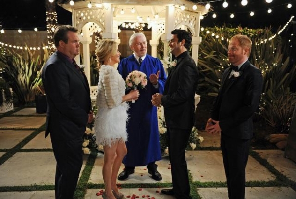Photo Flash: MODERN FAMILY's 'Best Men' Image