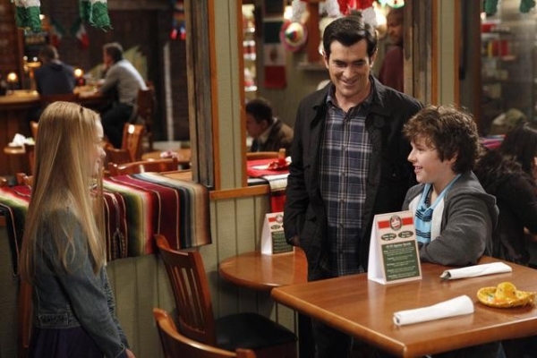 Photo Flash: MODERN FAMILY's 'Best Men' Image