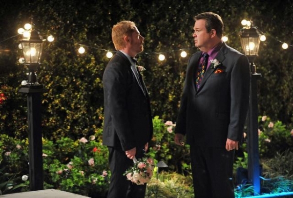 Photo Flash: MODERN FAMILY's 'Best Men' Image