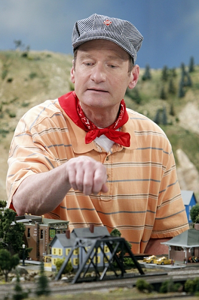 Photo Flash: TWO AND A HALF MEN's 'The 9:04 from Pemberton,' Airing 3/7 Image