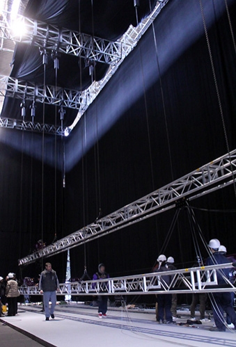 Photo Flash: Building the Set of THE LITTLE MERMAID in Tokyo Image