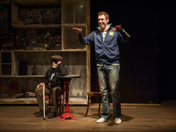 Photo Flash: First Look at Next Theatre's EVERYTHING IS ILLUMINATED Image
