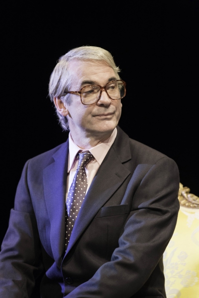 Photo Flash: Back as The Queen! First Look at Helen Mirren, Michael Elwyn and More in THE AUDIENCE Image