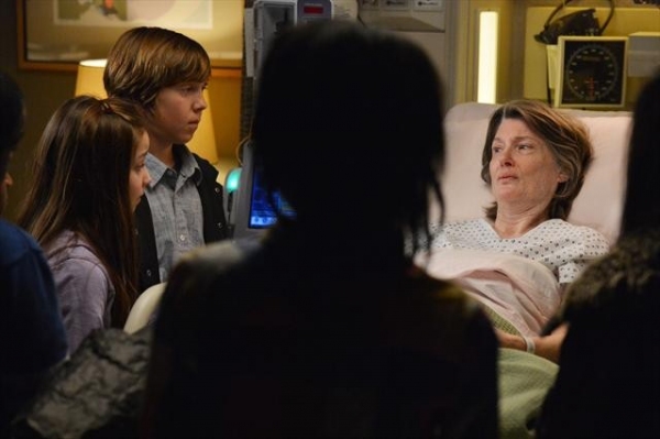 Photo Flash: First Look - GREY'S ANATOMY's 'Idle Hands,' Airing 3/21 Image