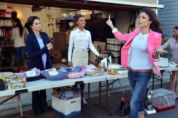 Photo Flash: Bethenny Frankel Guest Stars on THE NEIGHBORS, Airing 3/20 Image