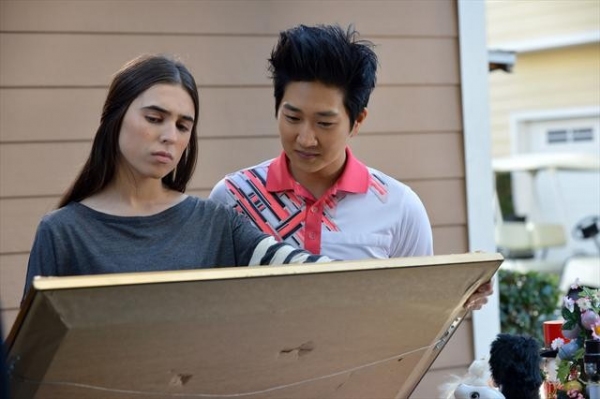 Photo Flash: Bethenny Frankel Guest Stars on THE NEIGHBORS, Airing 3/20 Image