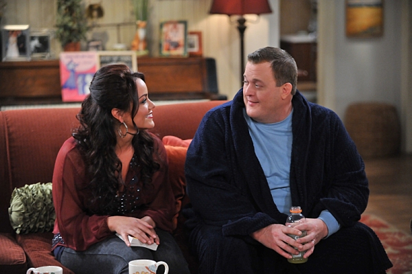 Photo Flash: First Look - MIKE & MOLLY's 'St. Patrick's Day,' Airing 3/18 Image
