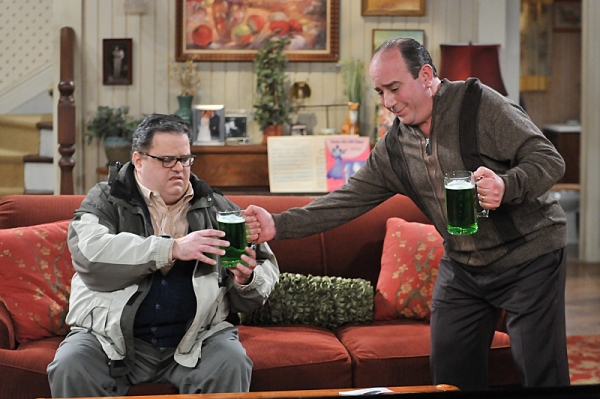 Photo Flash: First Look - MIKE & MOLLY's 'St. Patrick's Day,' Airing 3/18 
