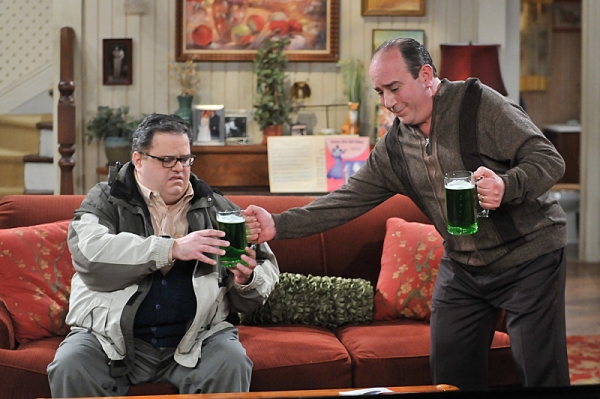 Photo Flash: First Look - MIKE & MOLLY's 'St. Patrick's Day,' Airing 3/18 Image