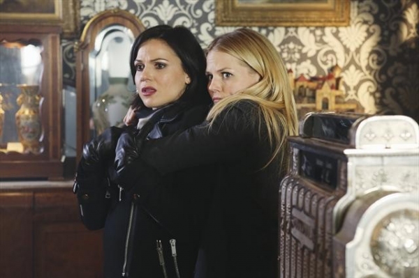 Photo Flash: First Look - This Week's All New ONCE UPON A TIME Image