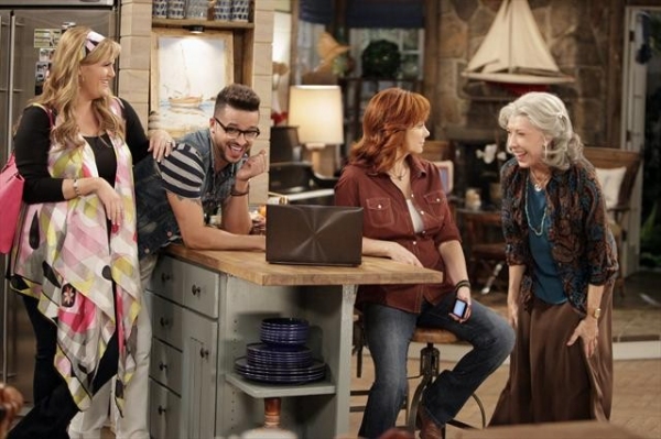 Photo Flash: First Look - MALIBU COUNTRY's Season Finale, Airing 3/22 Image