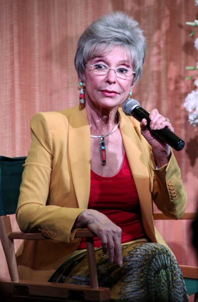 Photo Coverage: Rita Moreno Signs Memoir at Barnes & Noble Image