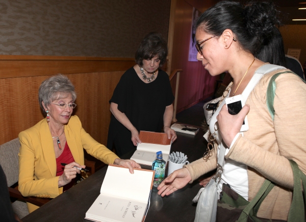 Photo Coverage: Rita Moreno Signs Memoir at Barnes & Noble Image