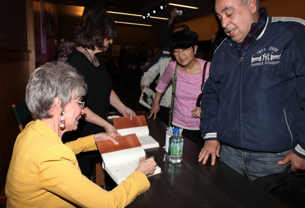 Photo Coverage: Rita Moreno Signs Memoir at Barnes & Noble Image