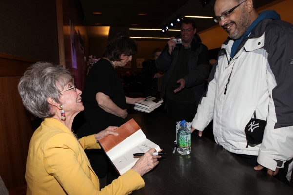 Photo Coverage: Rita Moreno Signs Memoir at Barnes & Noble Image