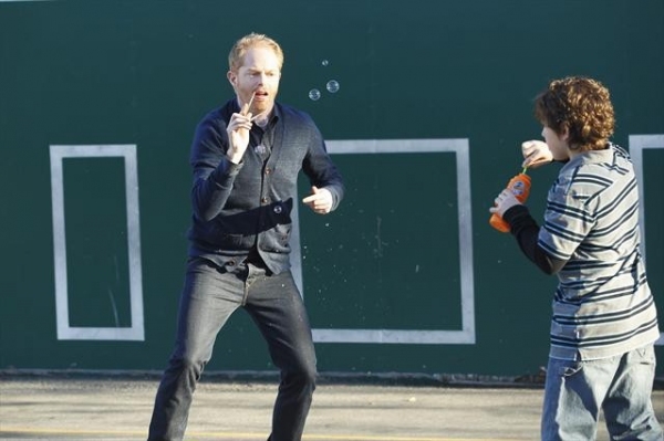 Photo Flash: First Look - MODERN FAMILY's 'The Wow Factor,' Airing 3/27 Image