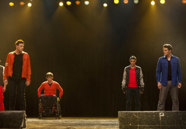 Photo Flash: First Look at GLEE's 'Feud' Episode!