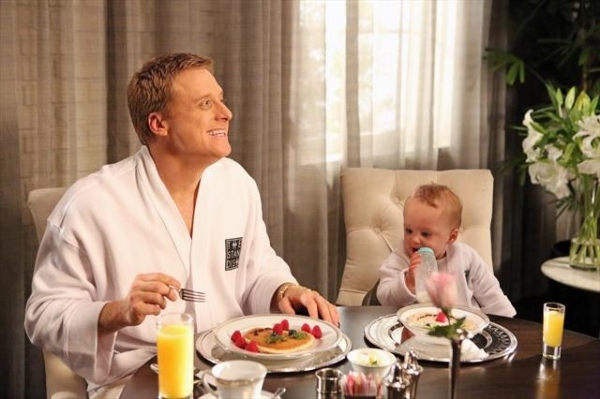 Photo Flash: First Look - SUBURGATORY's 'Brown Trembler,' Airing 3/27 Image