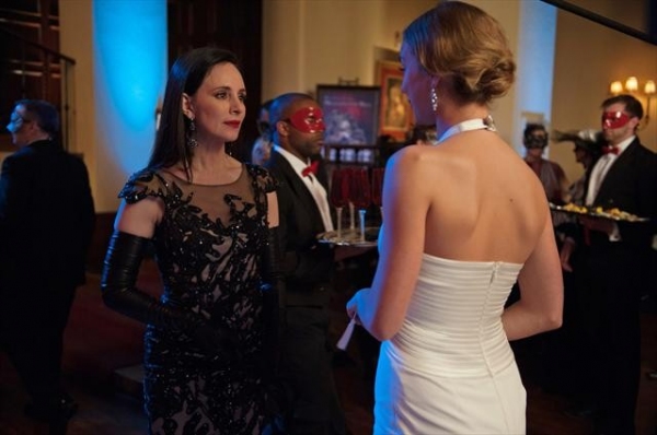 Photo Flash: First Look - REVENGE's 'Masquerade,' Airing 3/31 