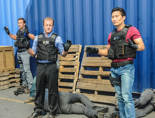 Photo Flash: First Look - HAWAII FIVE-0's 'Hoa Pili (Close Friend),' Airing 3/25 Image