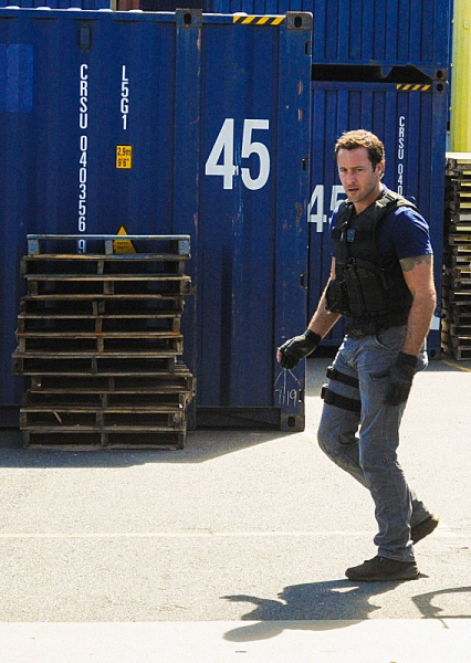 Photo Flash: First Look - HAWAII FIVE-0's 'Hoa Pili (Close Friend),' Airing 3/25 Image