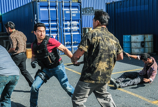 Photo Flash: First Look - HAWAII FIVE-0's 'Hoa Pili (Close Friend),' Airing 3/25 Image