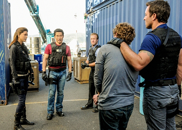 Photo Flash: First Look - HAWAII FIVE-0's 'Hoa Pili (Close Friend),' Airing 3/25 Image