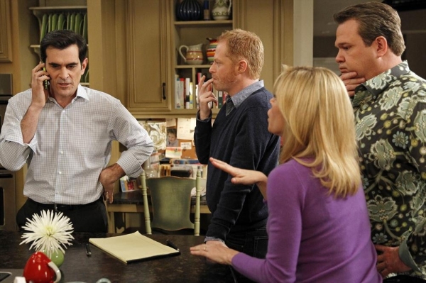 Photo Flash: First Look - MODERN FAMILY's 'Flip Flop,' Airing 4/10 Image