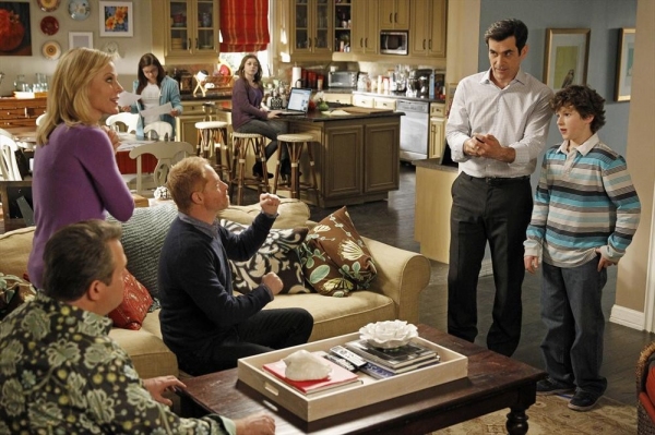 Photo Flash: First Look - MODERN FAMILY's 'Flip Flop,' Airing 4/10 Image