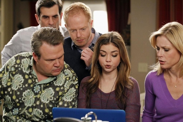 Photo Flash: First Look - MODERN FAMILY's 'Flip Flop,' Airing 4/10 Image