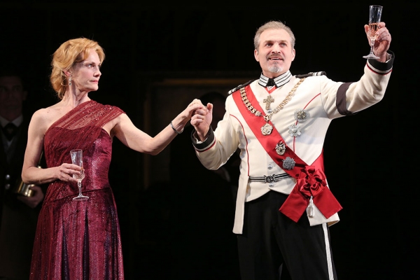 Photo Flash: First Look at Paul Giamatti and More in Yale Rep's HAMLET Image