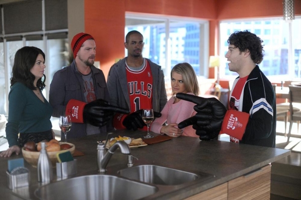 Photo Flash: First Look - HAPPY ENDINGS' 'The Straight Dope,' Airing 3/29 