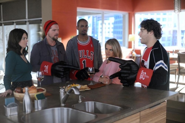 Photo Flash: First Look - HAPPY ENDINGS' 'The Straight Dope,' Airing 3/29 Image