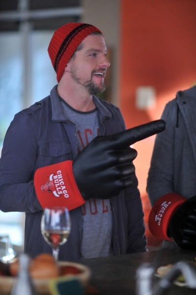 Photo Flash: First Look - HAPPY ENDINGS' 'The Straight Dope,' Airing 3/29 Image