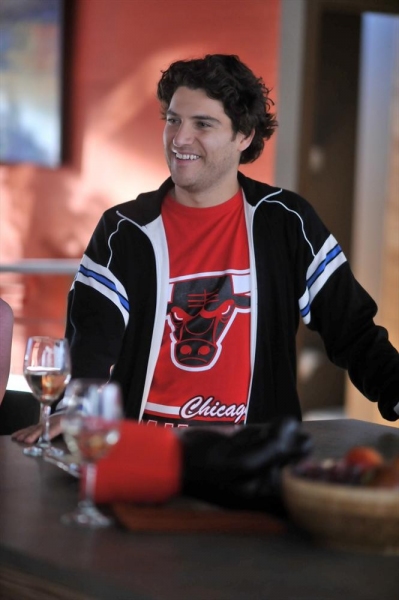 Photo Flash: First Look - HAPPY ENDINGS' 'The Straight Dope,' Airing 3/29 Image