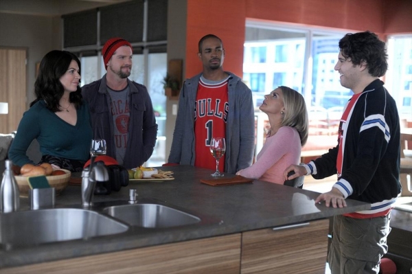 Photo Flash: First Look - HAPPY ENDINGS' 'The Straight Dope,' Airing 3/29 Image