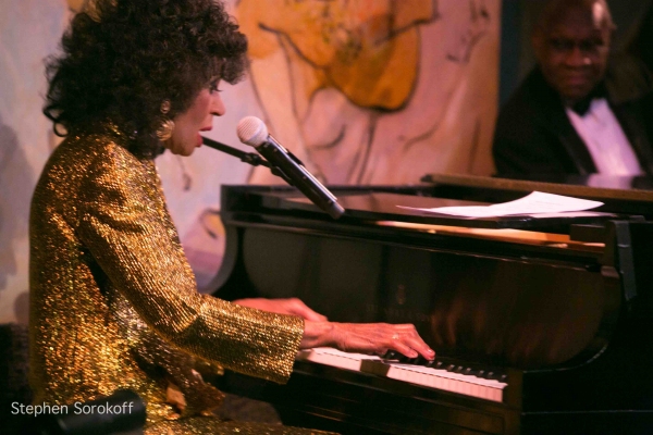 Photo Coverage: Cafe Carlyle Late Night Welcomes Jo Thompson's SLENDER, TENDER AND TALL  Image