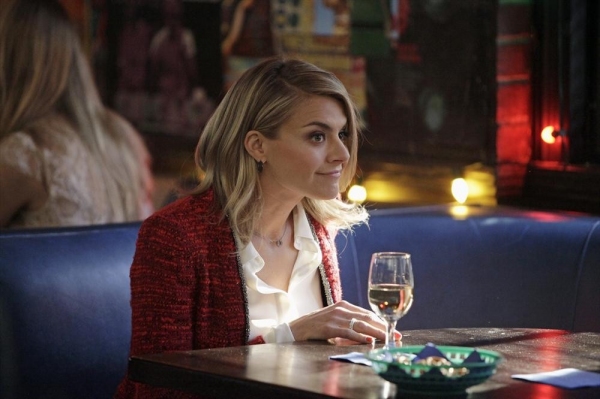 Photo Flash: First Look - HAPPY ENDINGS' 'The Storm Before the Calm,' Airing 4/12 Image