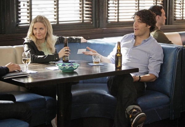 Photo Flash: First Look - HAPPY ENDINGS' 'The Storm Before the Calm,' Airing 4/12 Image