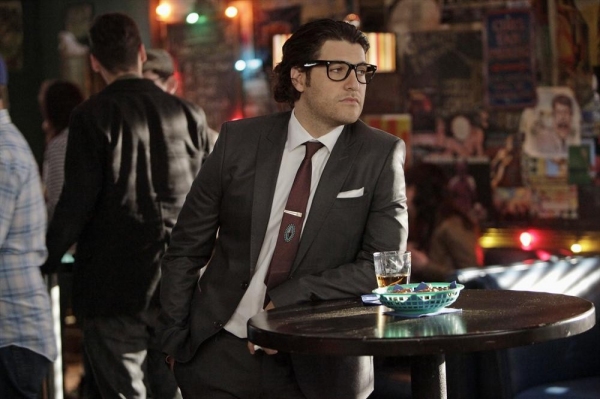 Photo Flash: First Look - HAPPY ENDINGS' 'The Storm Before the Calm,' Airing 4/12 Image