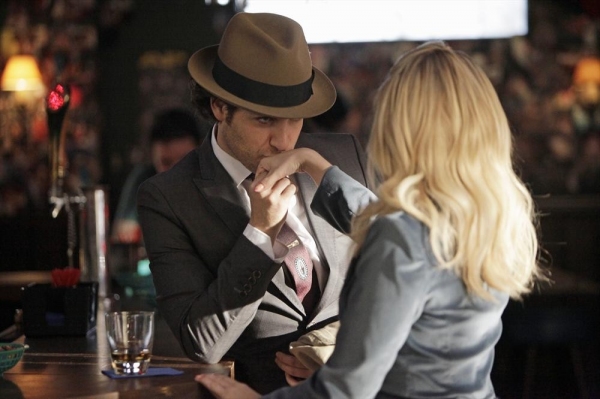 Photo Flash: First Look - HAPPY ENDINGS' 'The Storm Before the Calm,' Airing 4/12 Image