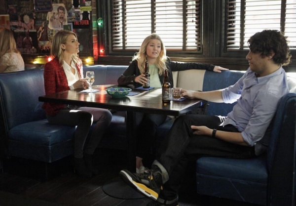 Photo Flash: First Look - HAPPY ENDINGS' 'The Storm Before the Calm,' Airing 4/12 Image