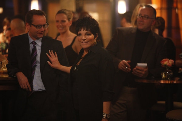 Photo Flash: Liza Minnelli Guests on SMASH's 'The Surprise Party,' 4/6 