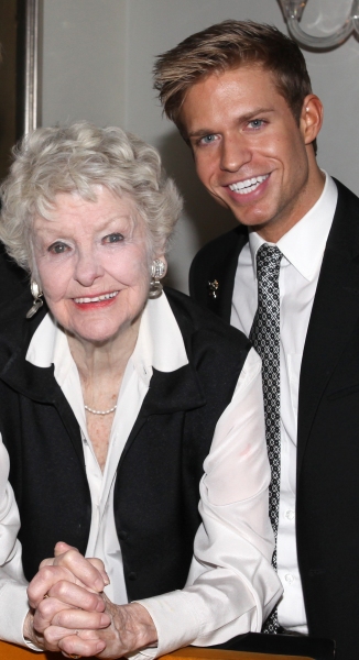 Photo Coverage: The Stars Come Out for Elaine Stritch's Farewell Cabaret - Movin' Over and Out Photo Coverage: The Stars Come Out for Elaine Stritch's Farewell Cabaret - Movin' Over and Out Image