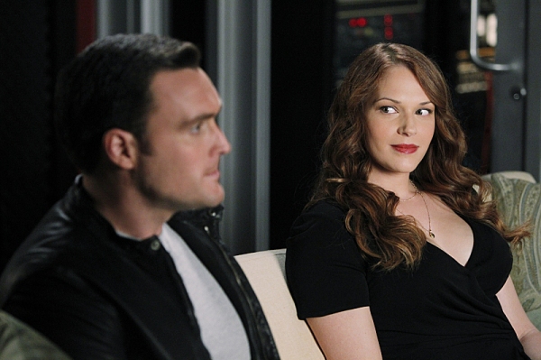 Photo Flash: THE MENTALIST's 'Red Velvet Cupcakes,' Airing 4/21 Image