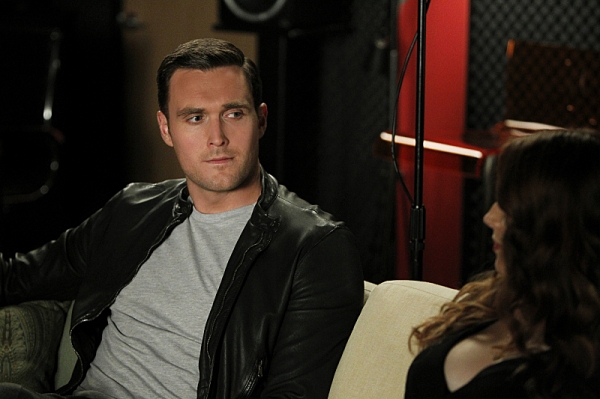 Photo Flash: THE MENTALIST's 'Red Velvet Cupcakes,' Airing 4/21 Image