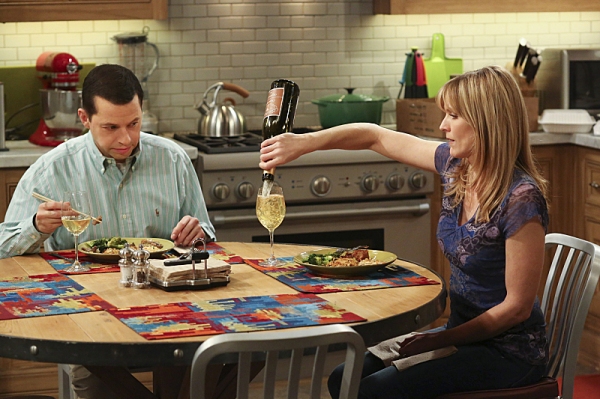 Photo Flash: TWO AND A HALF MEN's 'Another Night With Neil Diamond,' Airing 4/25 Image