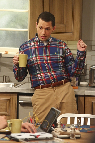 Photo Flash: TWO AND A HALF MEN's 'Another Night With Neil Diamond,' Airing 4/25 Image