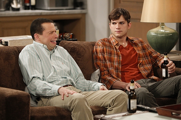 Photo Flash: TWO AND A HALF MEN's 'Another Night With Neil Diamond,' Airing 4/25 Image