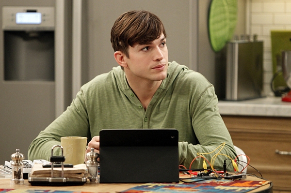 Photo Flash: TWO AND A HALF MEN's 'Another Night With Neil Diamond,' Airing 4/25 Image